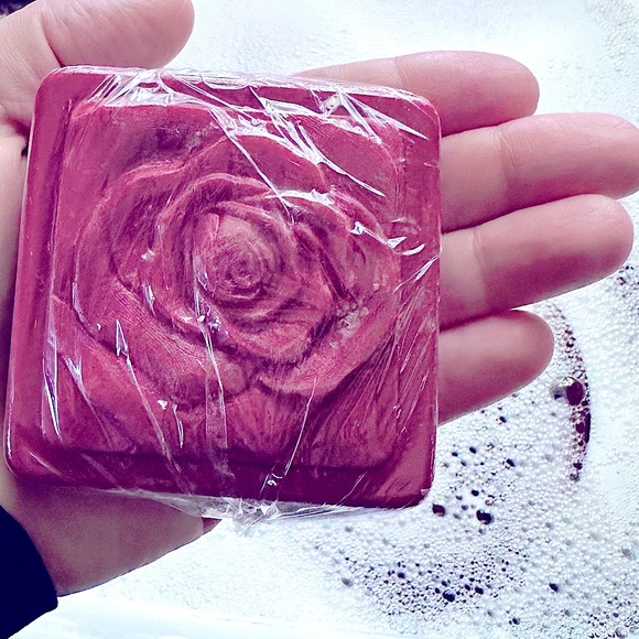 Beautifully Fragranced Red Rose Embossed Lux Beauty Bar Soaps - Picture 1 of 13